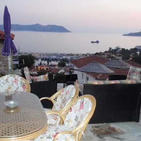 Yoga House Aparthotel 2*